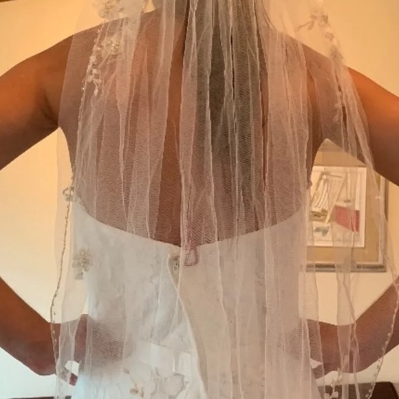 Wedding dress - Picture 4 of 8